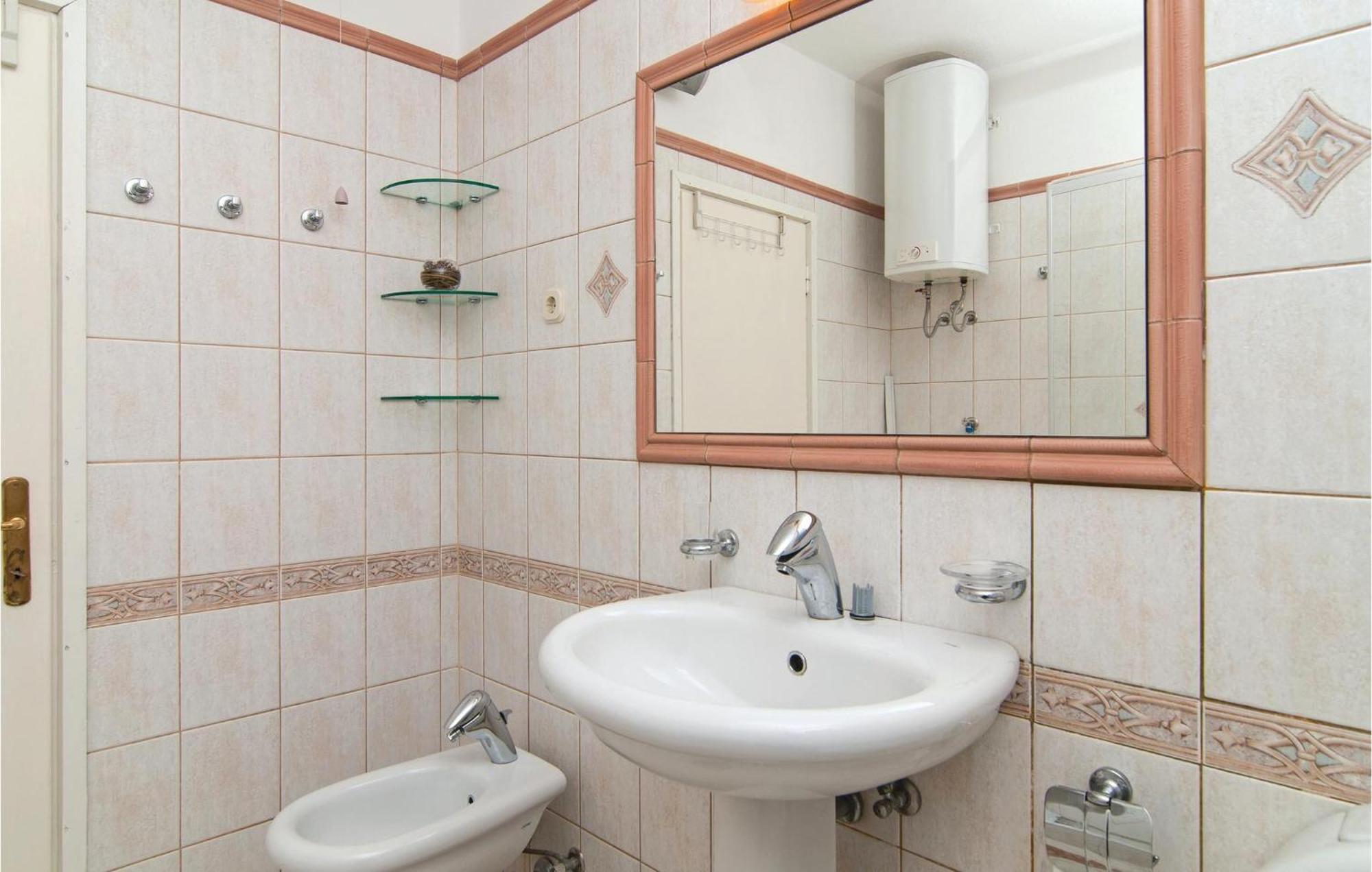 3 Bedroom Cozy Home In Supetar Eksteriør billede